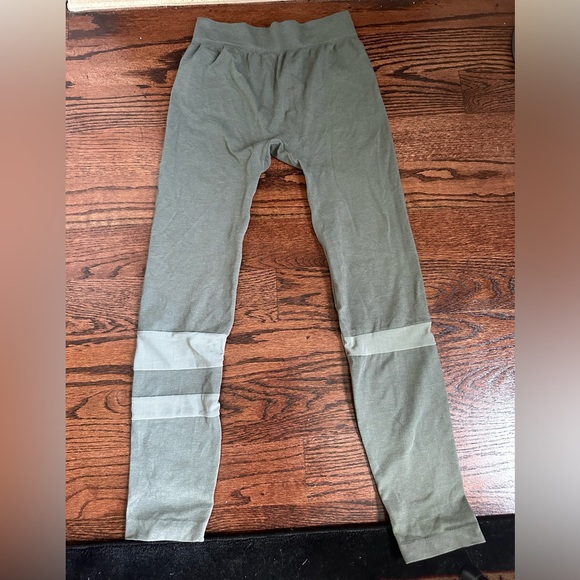 Small Mercari leggings, never worn, no rips or stains - Picture 1 of 1